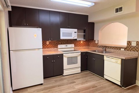 Touwnhouse à vendre à Winter Springs, Floride: 2 chambres, 83.24 m2 № 2380932 - photo 11