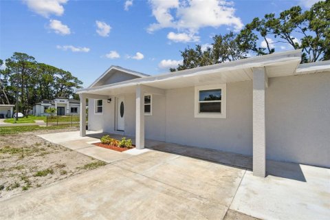 House in Clearwater, Florida 4 bedrooms, 133.5 sq.m. № 1848490 - photo 8