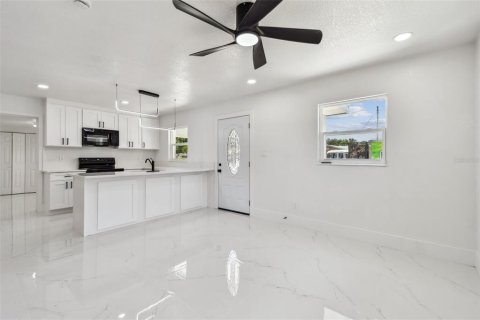 House in Clearwater, Florida 4 bedrooms, 133.5 sq.m. № 1848490 - photo 13