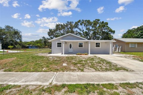 House in Clearwater, Florida 4 bedrooms, 133.5 sq.m. № 1848490 - photo 2