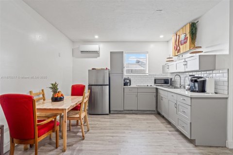 Villa ou maison à vendre à Hollywood, Floride: 3 chambres, 143.07 m2 № 1928038 - photo 28