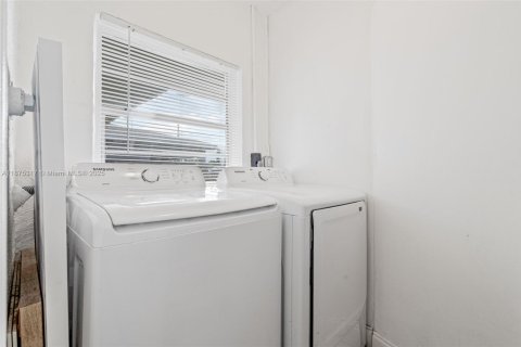 Villa ou maison à vendre à Hollywood, Floride: 3 chambres, 143.07 m2 № 1928038 - photo 15