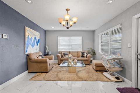 Villa ou maison à vendre à Hollywood, Floride: 3 chambres, 143.07 m2 № 1928038 - photo 5