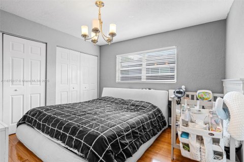 Villa ou maison à vendre à Hollywood, Floride: 3 chambres, 143.07 m2 № 1928038 - photo 21