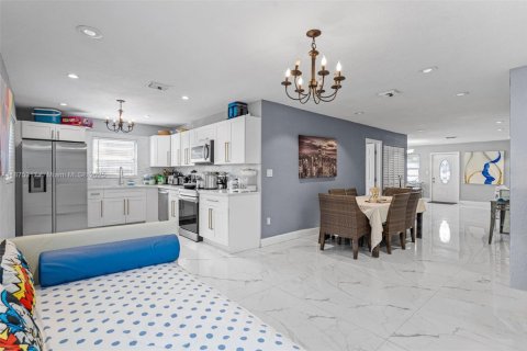 Villa ou maison à vendre à Hollywood, Floride: 3 chambres, 143.07 m2 № 1928038 - photo 11