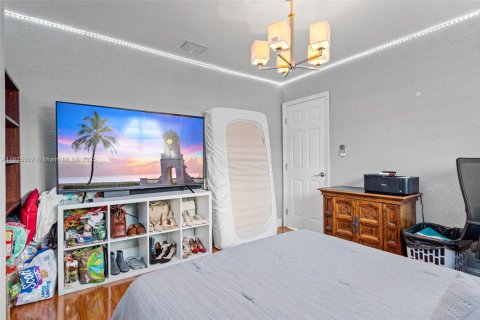 Villa ou maison à vendre à Hollywood, Floride: 3 chambres, 143.07 m2 № 1928038 - photo 25