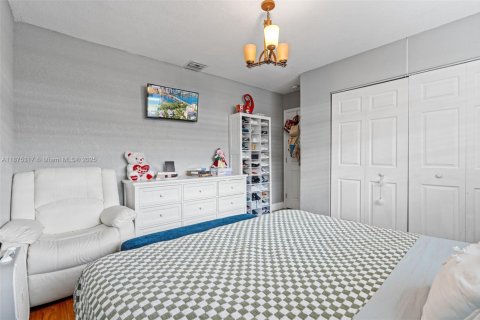 Villa ou maison à vendre à Hollywood, Floride: 3 chambres, 143.07 m2 № 1928038 - photo 19