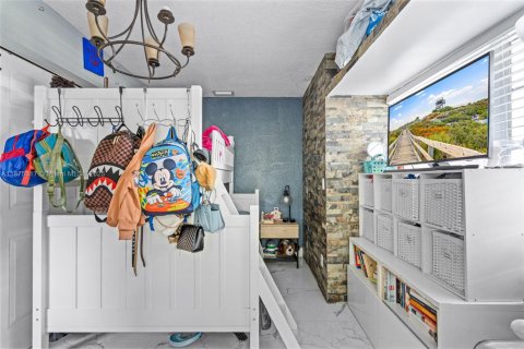 Villa ou maison à vendre à Hollywood, Floride: 3 chambres, 143.07 m2 № 1928038 - photo 17