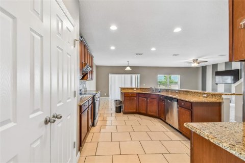 Casa en venta en Davenport, Florida, 5 dormitorios, 311.97 m2 № 2102121 - foto 14