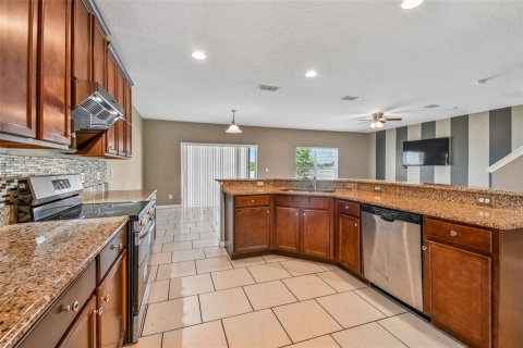 Casa en venta en Davenport, Florida, 5 dormitorios, 311.97 m2 № 2102121 - foto 19