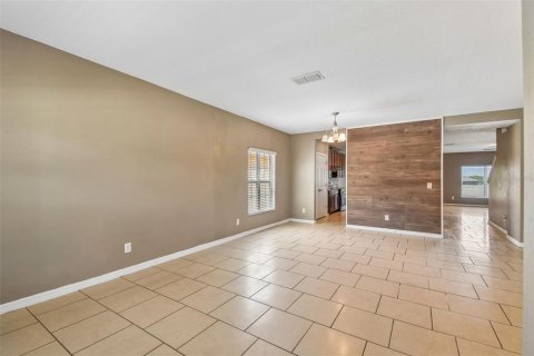 Casa en venta en Davenport, Florida, 5 dormitorios, 311.97 m2 № 2102121 - foto 9