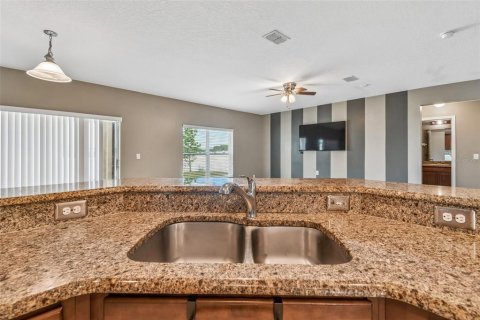 Casa en venta en Davenport, Florida, 5 dormitorios, 311.97 m2 № 2102121 - foto 18