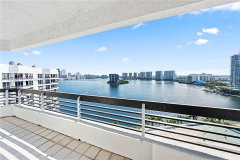 Condo à Aventura, Floride, 2 chambres  № 2028742