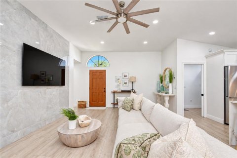 Casa en venta en Tampa, Florida, 3 dormitorios, 141.03 m2 № 2425665 - foto 11