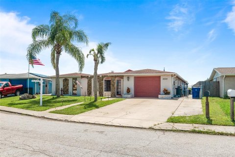 House in Holiday, Florida 4 bedrooms, 266.54 sq.m. № 1826570 - photo 2
