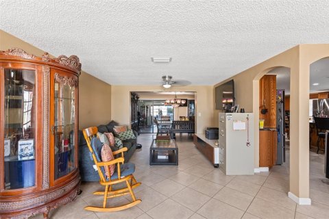 House in Holiday, Florida 4 bedrooms, 266.54 sq.m. № 1826570 - photo 6