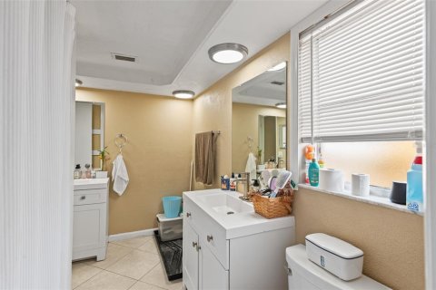 House in Holiday, Florida 4 bedrooms, 266.54 sq.m. № 1826570 - photo 16