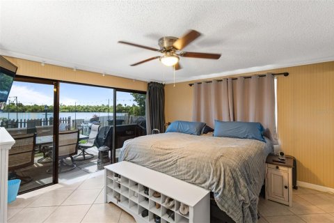 House in Holiday, Florida 4 bedrooms, 266.54 sq.m. № 1826570 - photo 26