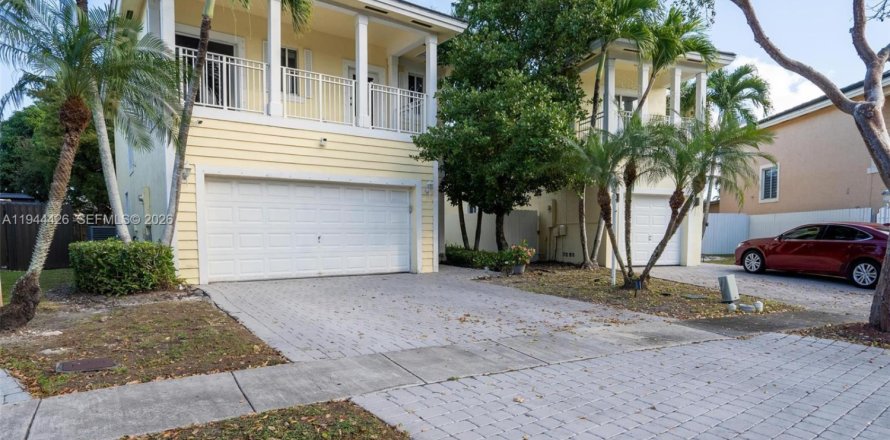 Casa en Homestead, Florida 4 dormitorios, 163.69 m2 № 2001038