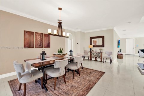 House in Homestead, Florida 5 bedrooms, 304.35 sq.m. № 2036250 - photo 7