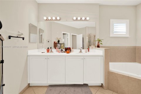 House in Homestead, Florida 5 bedrooms, 304.35 sq.m. № 2036250 - photo 27