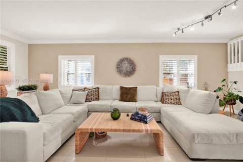 House in Homestead, Florida 5 bedrooms, 304.35 sq.m. № 2036250 - photo 4