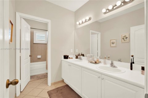 House in Homestead, Florida 5 bedrooms, 304.35 sq.m. № 2036250 - photo 22