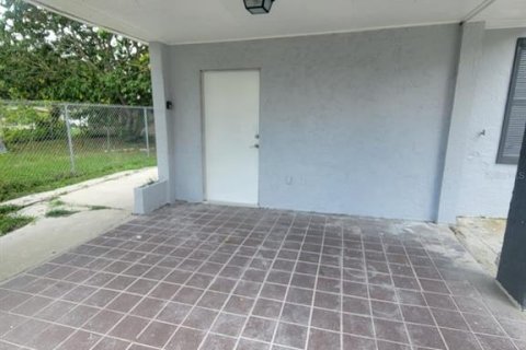Villa ou maison à louer à Lakeland, Floride: 5 chambres, 212.28 m2 № 1839817 - photo 20
