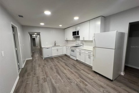 Villa ou maison à louer à Lakeland, Floride: 5 chambres, 212.28 m2 № 1839817 - photo 4