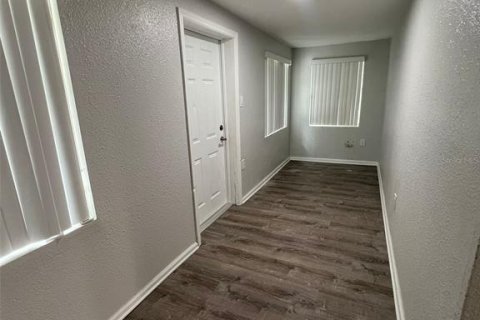Villa ou maison à louer à Lakeland, Floride: 5 chambres, 212.28 m2 № 1839817 - photo 2