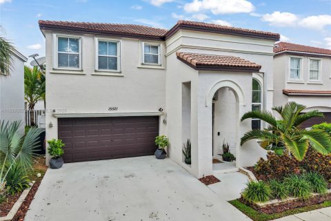Villa ou maison à vendre à Miramar, Floride: 4 chambres, 190.82 m2 № 1836009 - photo 1