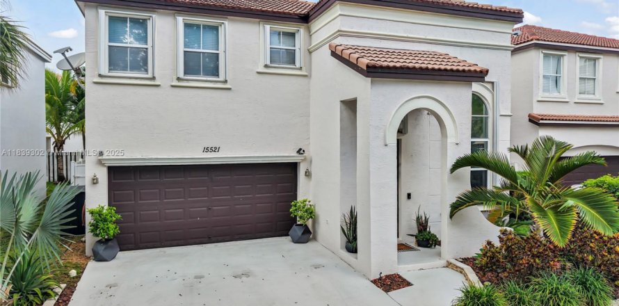 Villa ou maison à Miramar, Floride 4 chambres, 190.82 m2 № 1836009