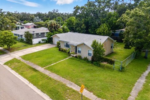 House in Saint Petersburg, Florida 3 bedrooms, 142.14 sq.m. № 1907558 - photo 3