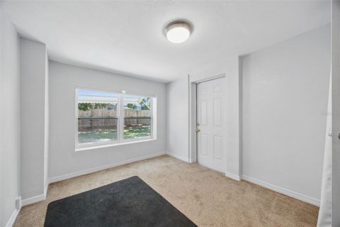House in Saint Petersburg, Florida 3 bedrooms, 142.14 sq.m. № 1907558 - photo 22