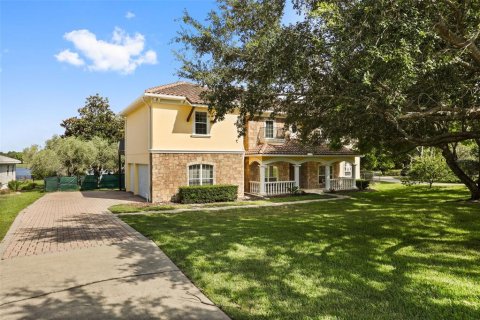 Casa en alquiler en Orlando, Florida, 6 dormitorios, 414.62 m2 № 2219386 - foto 2
