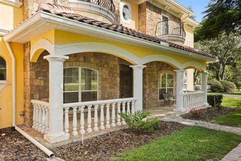 Casa en alquiler en Orlando, Florida, 6 dormitorios, 414.62 m2 № 2219386 - foto 3