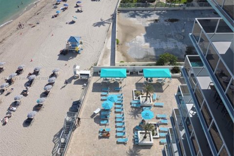Condo in Hollywood, Florida, 2 bedrooms № 2082091 - photo 15