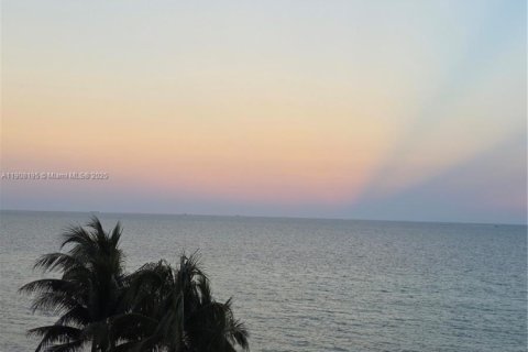 Condo in Hollywood, Florida, 2 bedrooms № 2082091 - photo 7
