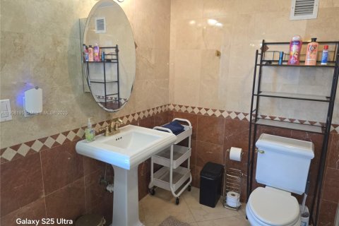 Condo in Hollywood, Florida, 2 bedrooms № 2082091 - photo 16