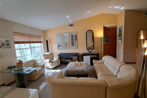 Casa en venta en Miami, Florida, 4 dormitorios, 166.95 m2 № 2169461 - foto 4