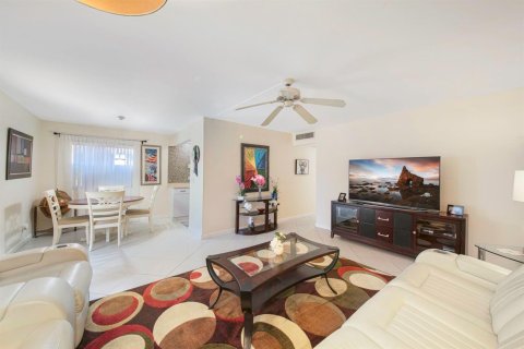 Condo in Delray Beach, Florida, 2 bedrooms  № 2082052