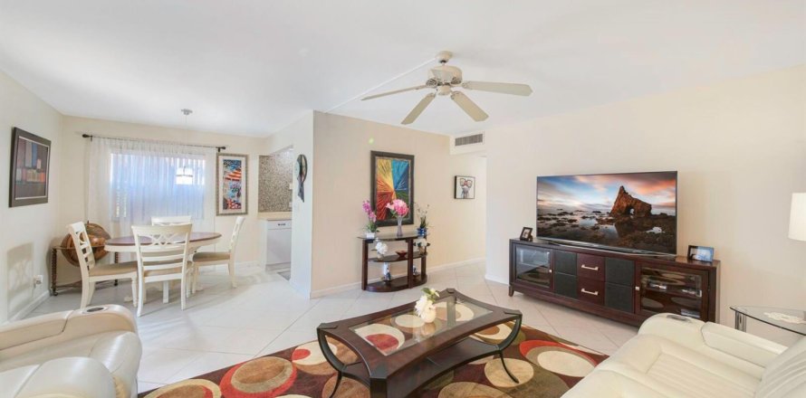 Condo in Delray Beach, Florida, 2 bedrooms  № 2082052