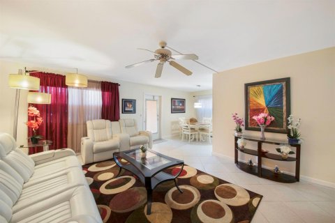 Condo in Delray Beach, Florida, 2 bedrooms  № 2082052 - photo 4