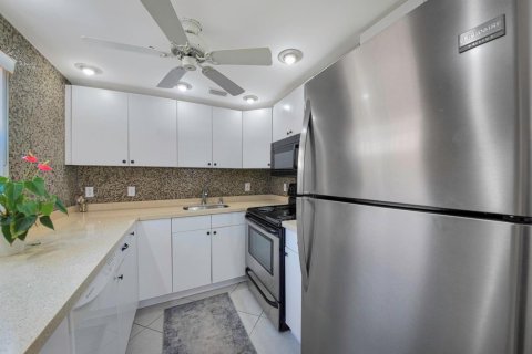 Condo in Delray Beach, Florida, 2 bedrooms  № 2082052 - photo 7