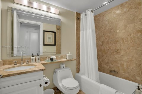 Снять в аренду кондоминиум в Майами, Флорида 2 спальни, 167.32м2, № 2035074 - фото 28