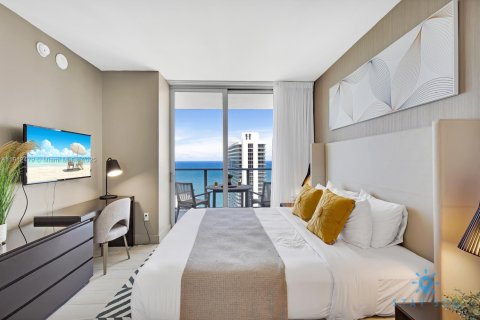 Condo in Hollywood, Florida, 2 bedrooms  № 2013696 - photo 9