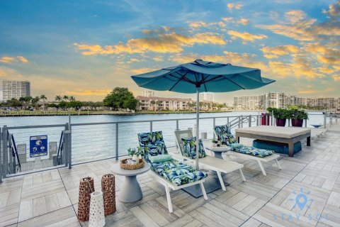 Condo in Hollywood, Florida, 2 bedrooms  № 2013696 - photo 23