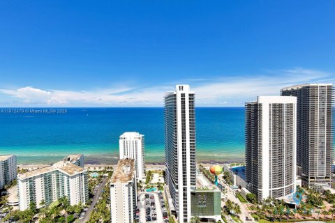 Condo in Hollywood, Florida, 2 bedrooms  № 2013696 - photo 17
