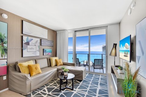 Condo in Hollywood, Florida, 2 bedrooms  № 2013696 - photo 3