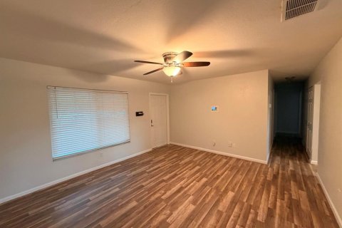 House in Port St. Lucie, Florida 3 bedrooms, 109.25 sq.m. № 2366195 - photo 4